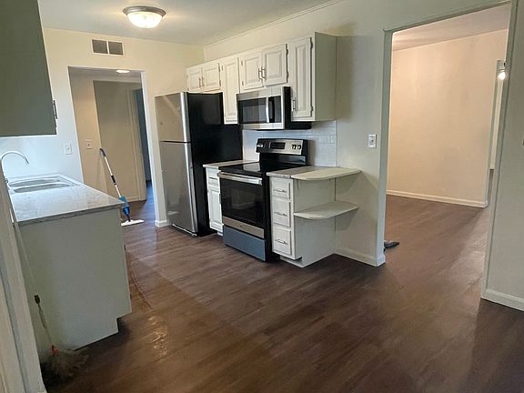 2nd image of 2 Rye Ct