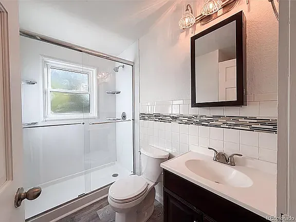 439 Sunnyside Ln — Photo 3