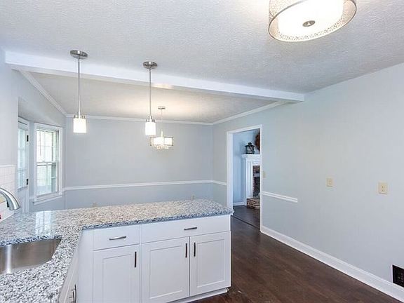 5th image of 3311 San Antonio Dr