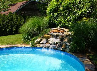 48 Old Meeting House Rd, Quogue, NY 11959