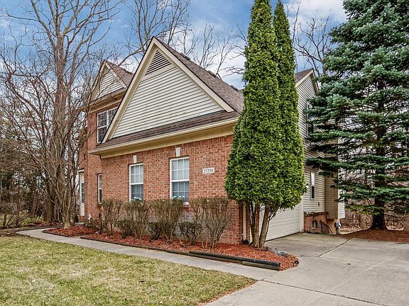 2nd image of 27294 Rosewood Ct