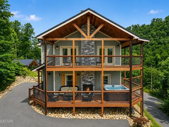 856 Crest View Dr, Gatlinburg, TN 37738