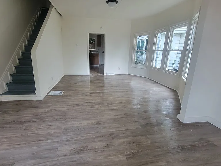 119 Eno St — Photo 10
