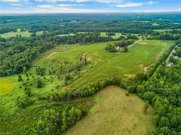 2537 Mary Ln, Hamptonville, NC 27020