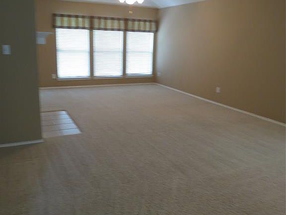 2nd image of 909 Topaz Dr