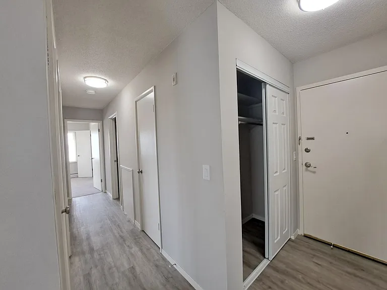 Corinthian Apartments — Photo 10