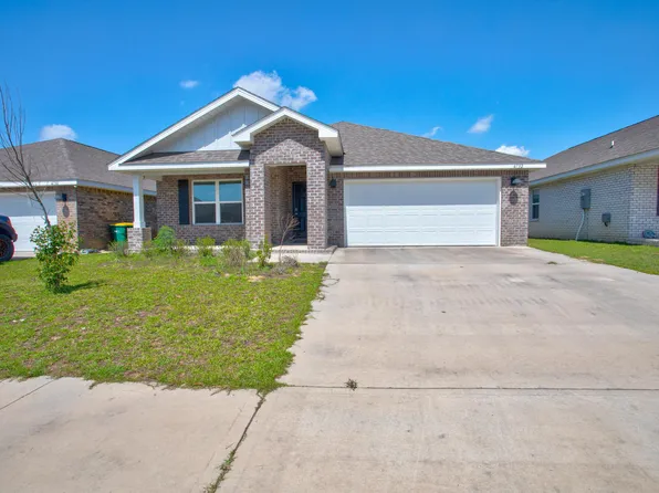 4732 Airmen Dr, Crestview, FL 32539