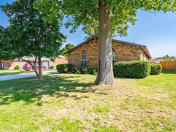 3rd image of 1517 Springdale Dr