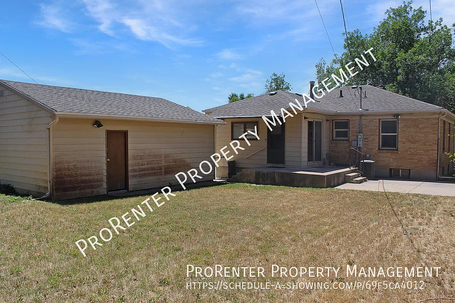 Spacious 4 Bed, 2 Bath Ogden Home — Photo 3