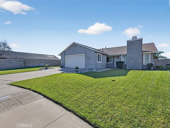 4th image of 831 W Cerritos St