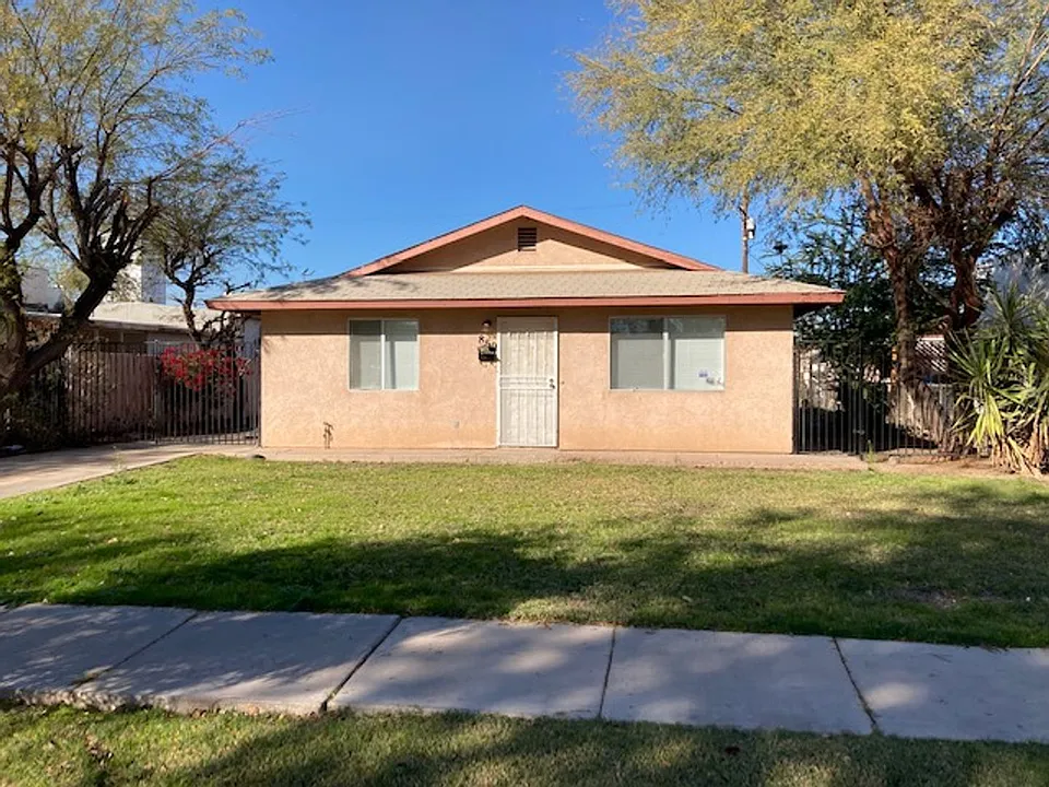 860 W Commercial Ave