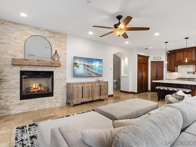 1554 Summit Ave — Photo 8