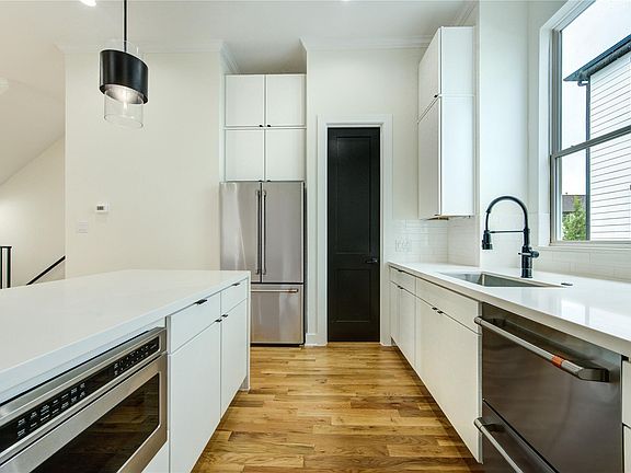 3rd image of 1518 Winter St