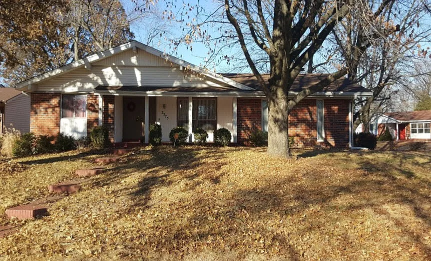 2575 Cambridge Dr photo 1