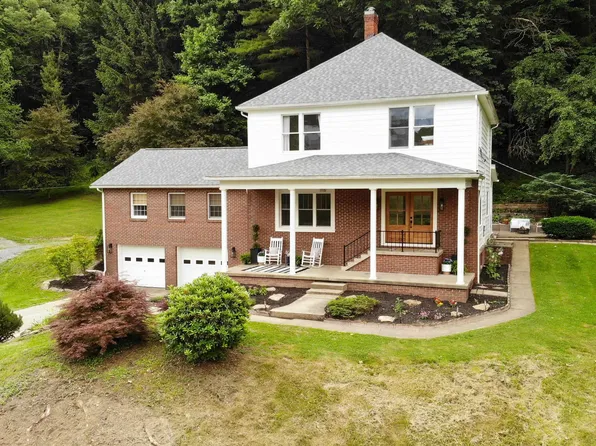 1116 E Grafton Rd, Fairmont, WV 26554