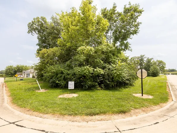 4900 Red Oak Dr, Waterloo, IL 62298