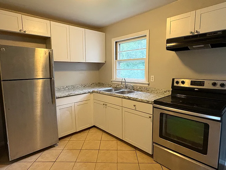 8215 Baywood Dr — Photo 3