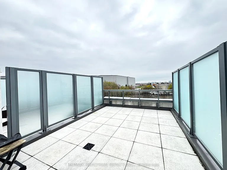 1050 Portage Pkwy #Townhouse 33 — Photo 17