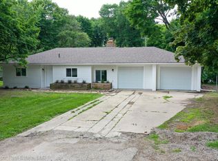 2155 Highfield Rd, Waterford, MI 48329