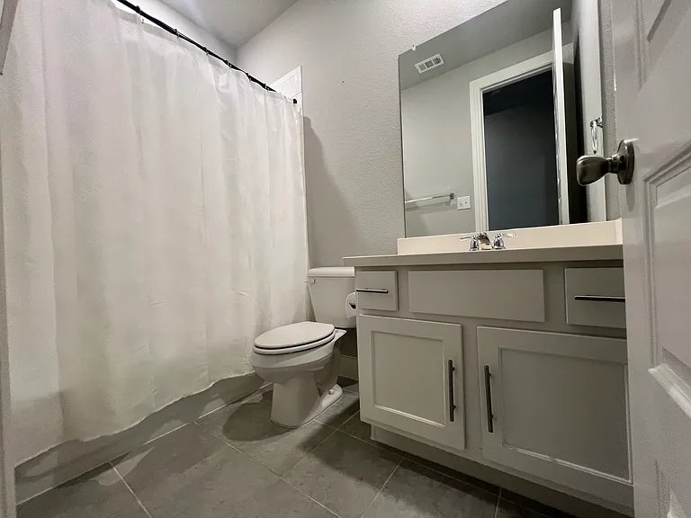 Guest bath 2.