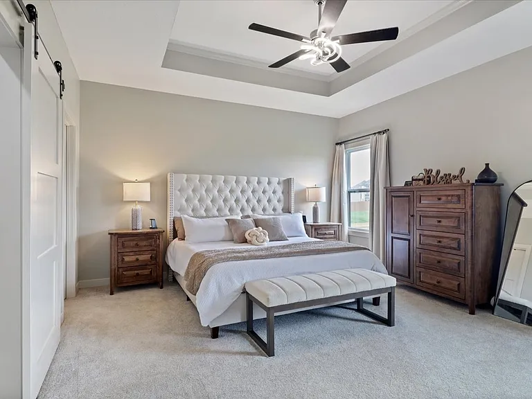 2210 Piedmont Pl — Photo 2