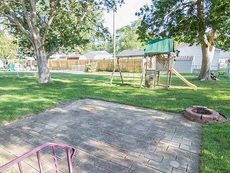 1809 E Lincoln St — Photo 13