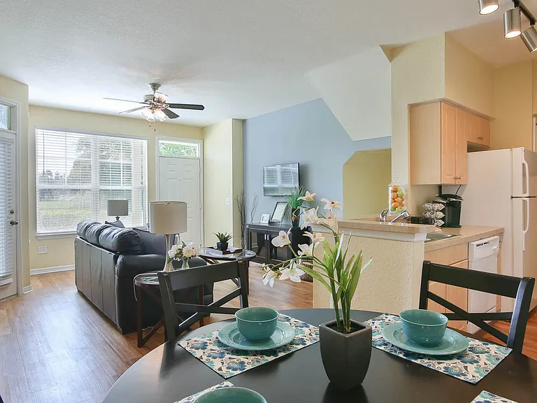 Springs at Palma Sola Apartments — Photo 35