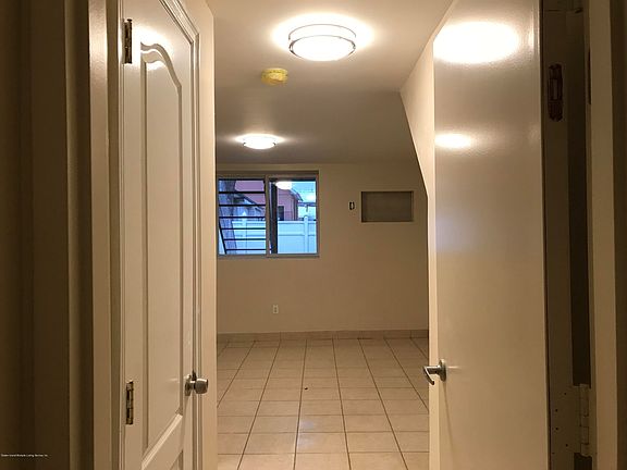 4th image of 1283 Bay St #A