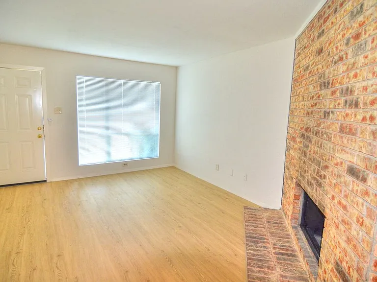 2194 Aspen Dr — Photo 3
