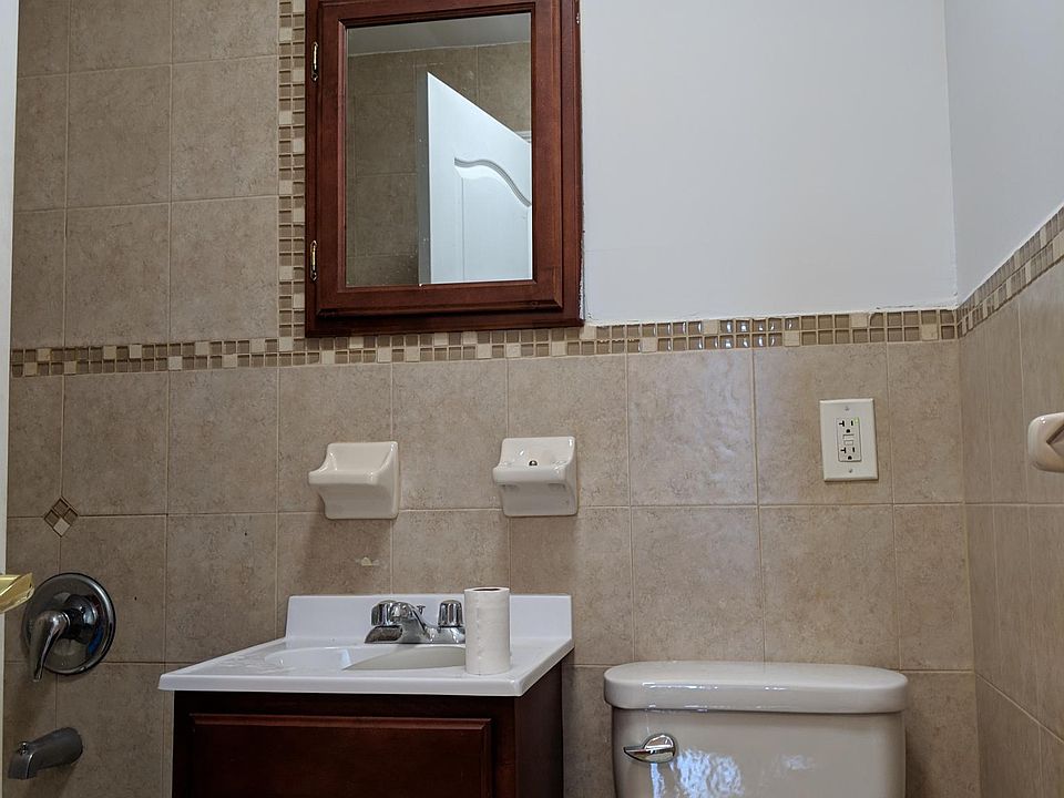 2nd image of 25-27 E 17th St #7