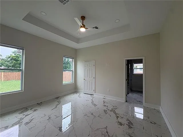 2220 Riverbend Dr — Photo 6