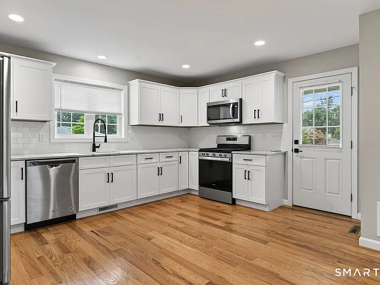 33 W End Ave #B — Photo 4