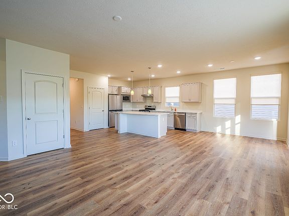 4th image of 917 Tuxedo Dr