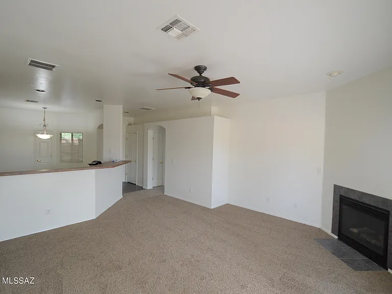 312 E Calle Cerita — Photo 3