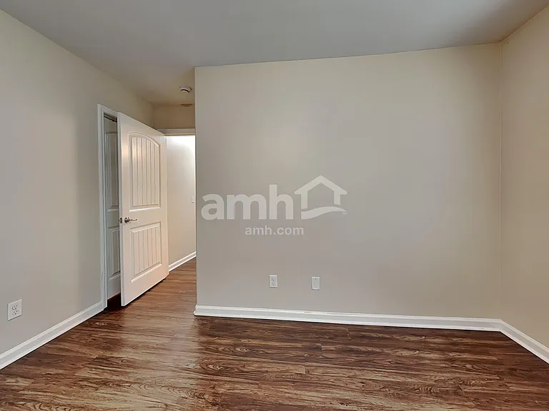 160 Grayson Ave — Photo 14
