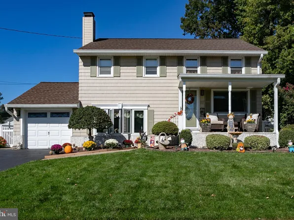 22 Kerr Dr, Trenton, NJ 08610