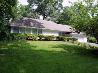 37 Winchester Dr, Manhasset, NY 11030