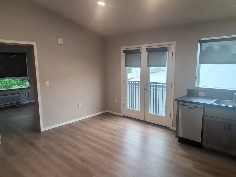 110 SE Handley St — Photo 17