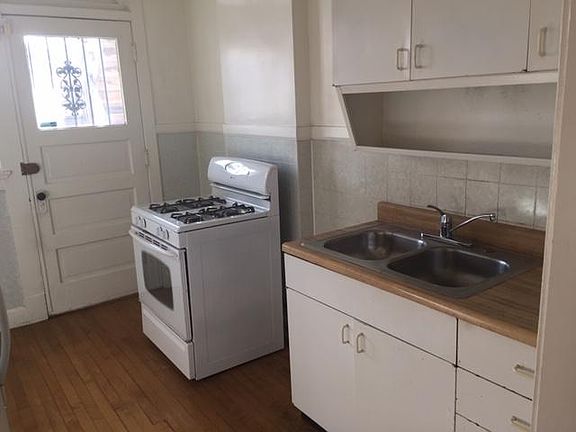 4th image of 1737 W Catalpa Ave #2E
