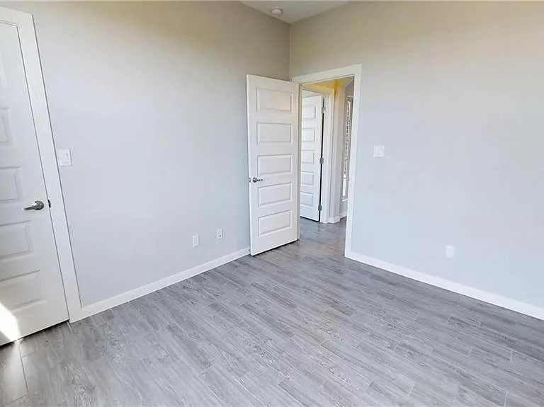 5261 Lost Creek Ln — Photo 9