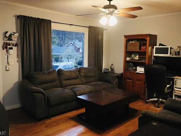 5th image of 185 Valley View Dr