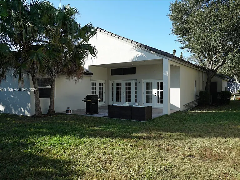 658 Stanton Dr — Photo 5
