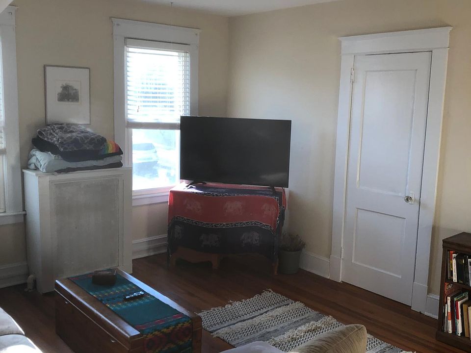 2nd image of 175 College St Floor 2-R