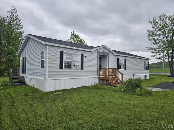 102 Stonehedge Dr, Weedsport, NY 13166