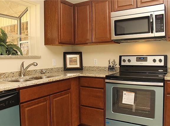 4th image of 520 Sierra Blanca Dr