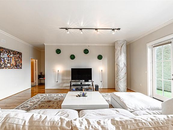 3rd image of 3030 Post Oak Blvd Unit 307