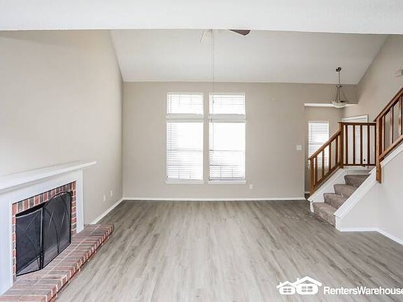 3rd image of 808 Bailey Dr