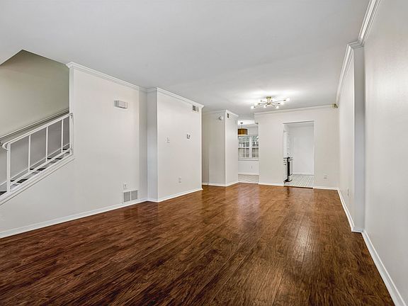 3rd image of 533 Peabody Sq #533