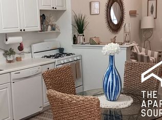 918 Green Bay Rd #G, Winnetka, IL 60093