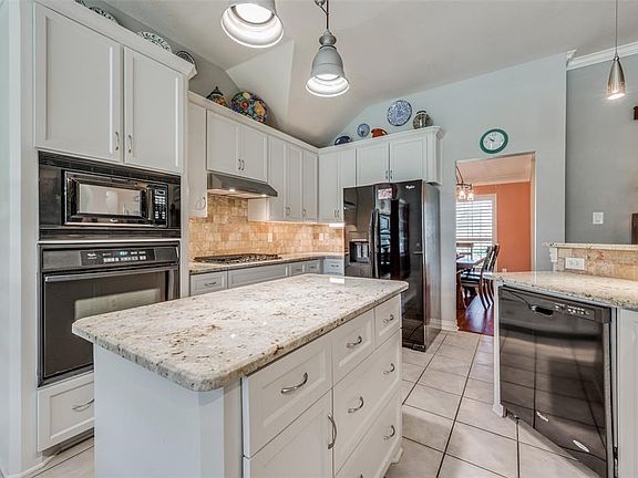 5th image of 700 Scarlett Dr